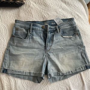 Mid/high-rise denim shorts